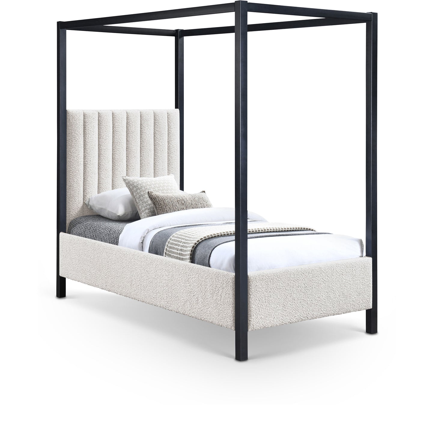 Kelly - Bed