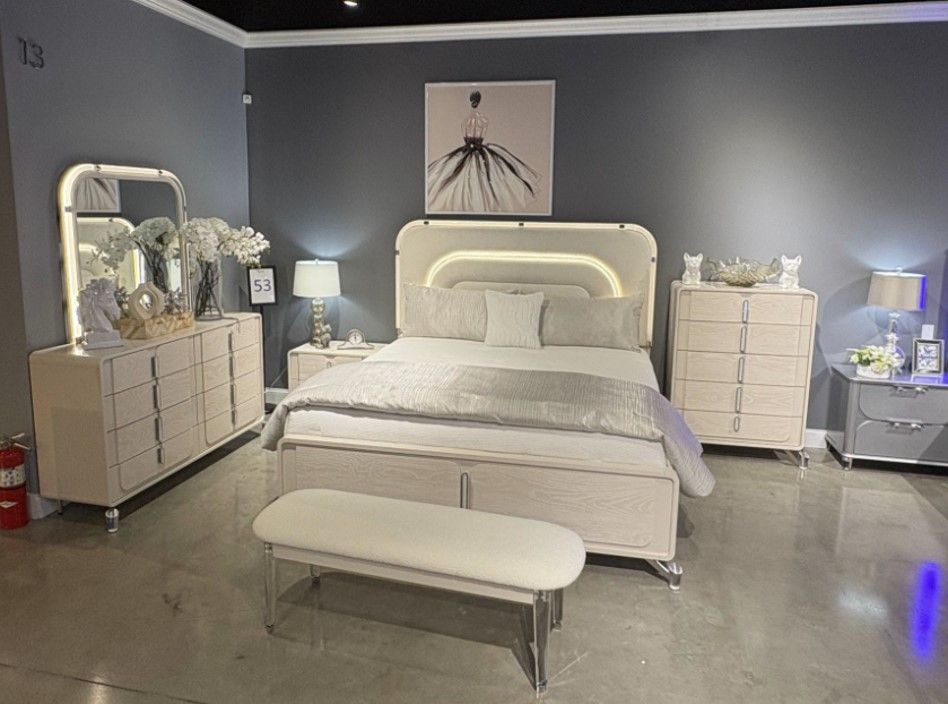 Lyra - 5 Piece Queen Bedroom Set - Beige